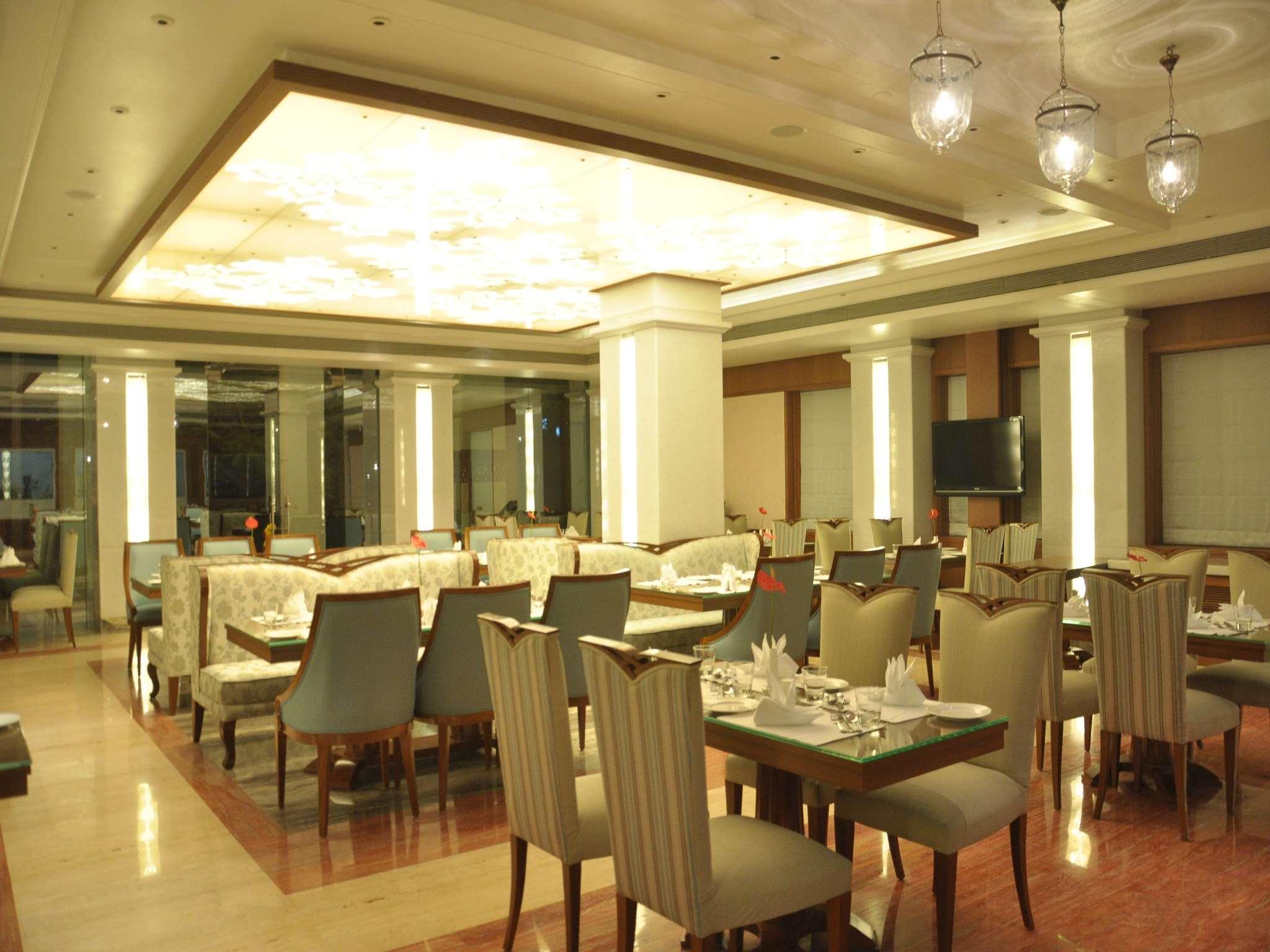 Royal Tulip Navi Mumbai Hotell Exteriör bild