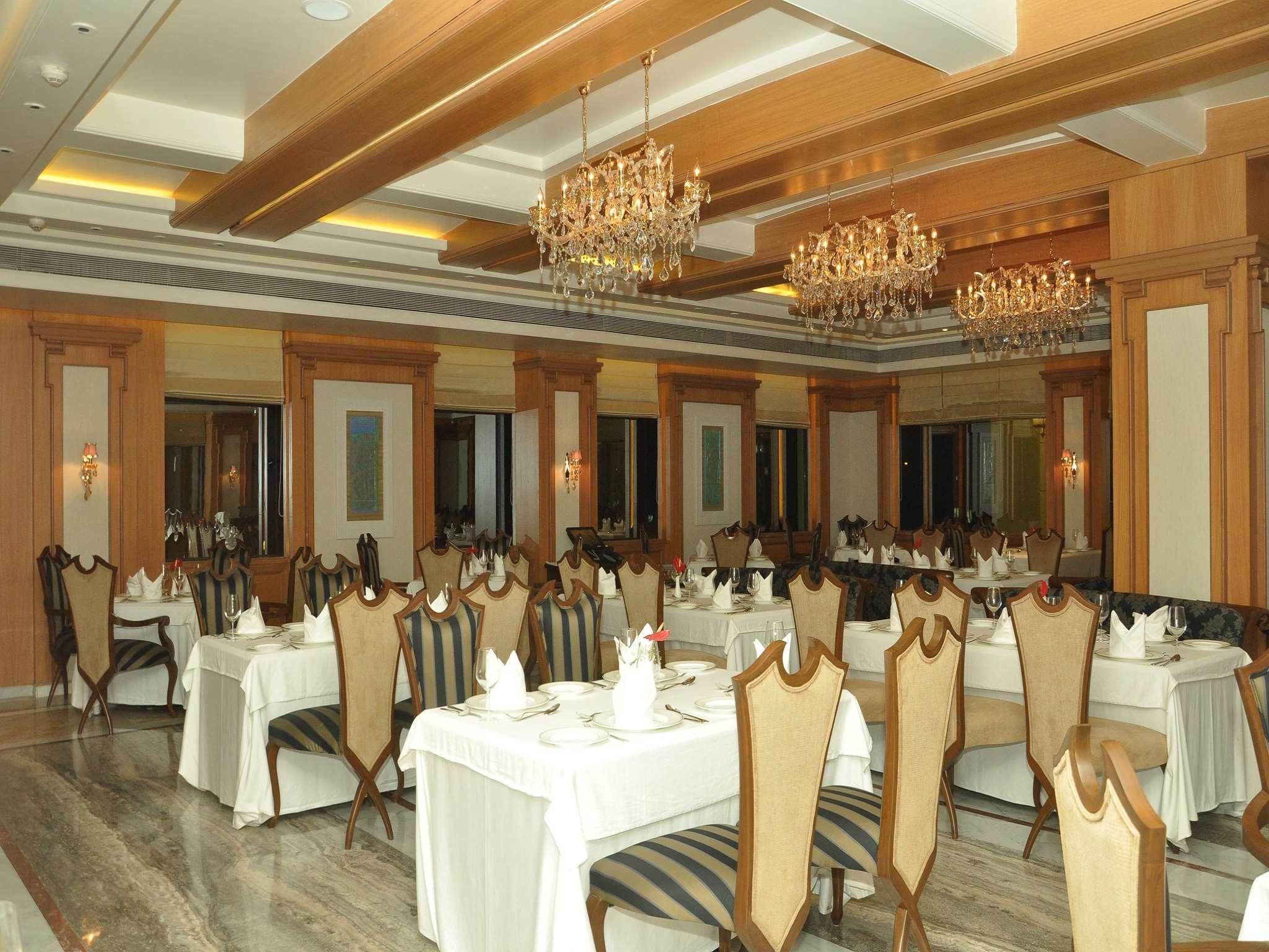Royal Tulip Navi Mumbai Hotell Exteriör bild