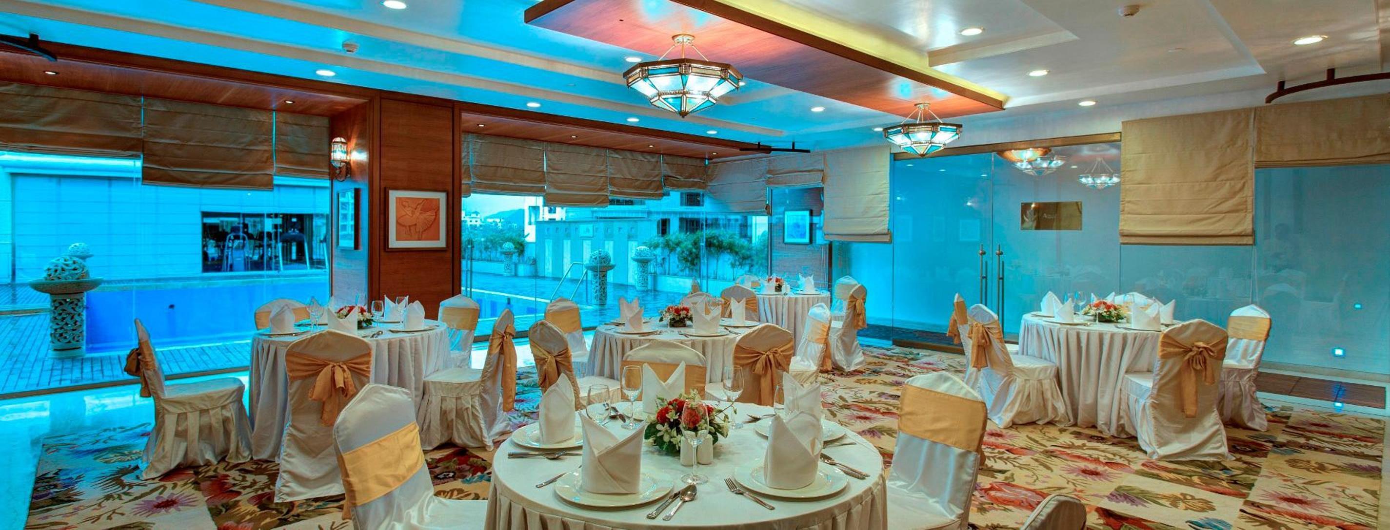 Royal Tulip Navi Mumbai Hotell Exteriör bild