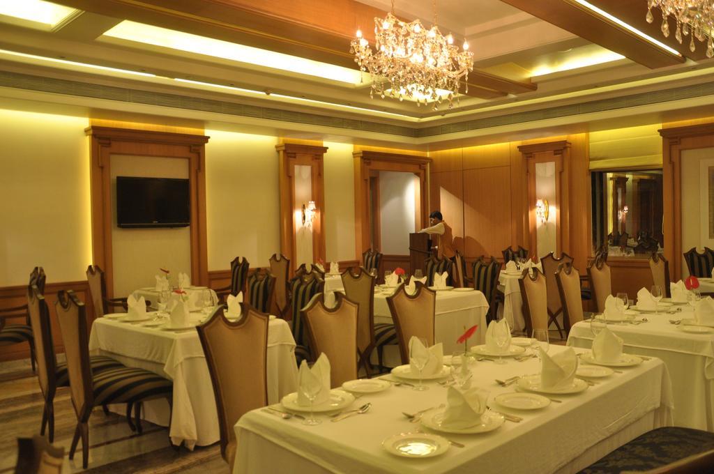 Royal Tulip Navi Mumbai Hotell Exteriör bild