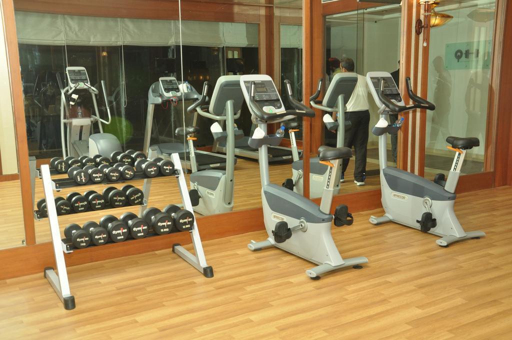 Royal Tulip Navi Mumbai Hotell Exteriör bild