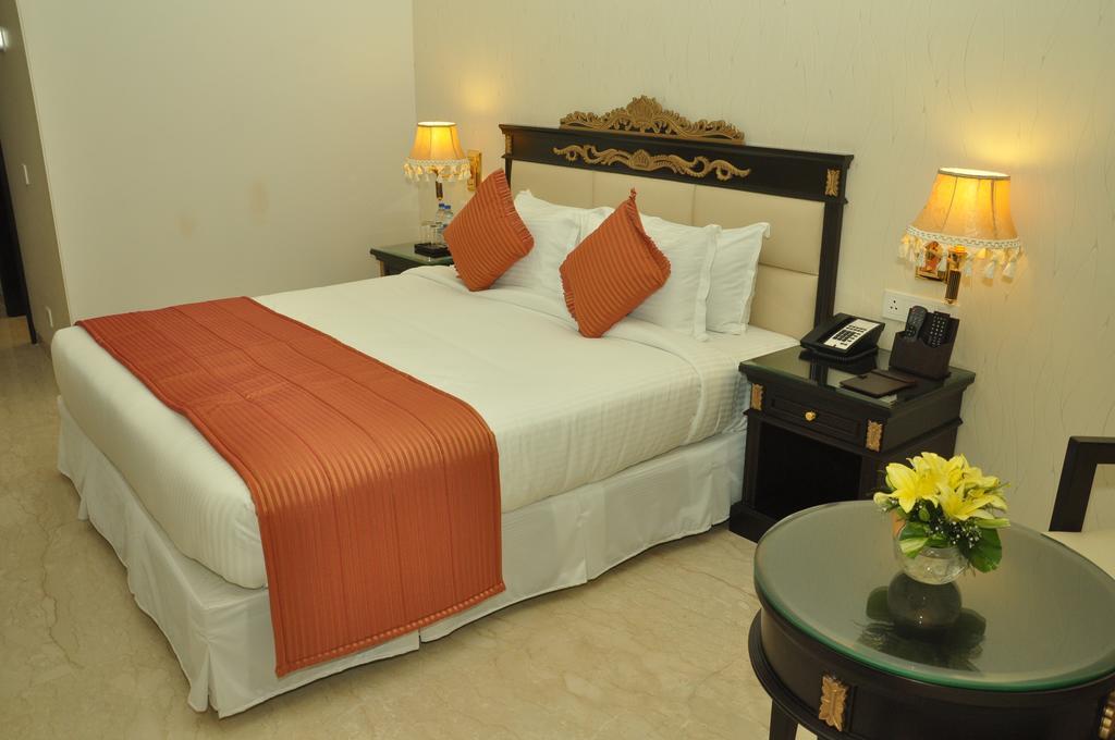 Royal Tulip Navi Mumbai Hotell Exteriör bild