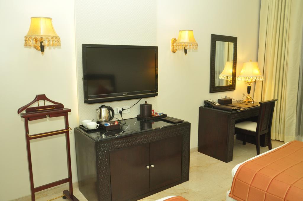 Royal Tulip Navi Mumbai Hotell Exteriör bild