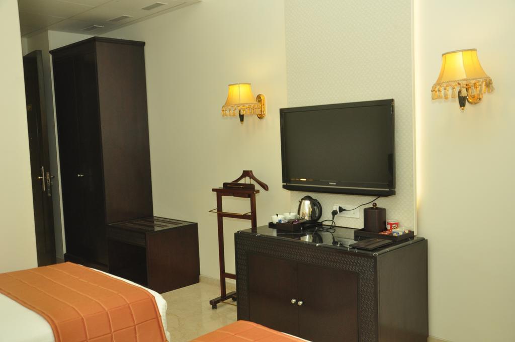 Royal Tulip Navi Mumbai Hotell Exteriör bild