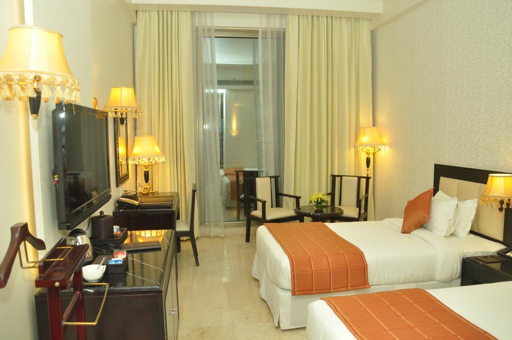 Royal Tulip Navi Mumbai Hotell Exteriör bild