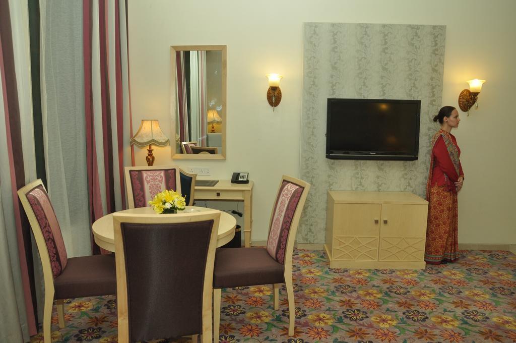 Royal Tulip Navi Mumbai Hotell Exteriör bild
