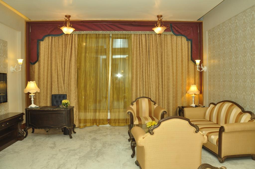 Royal Tulip Navi Mumbai Hotell Exteriör bild
