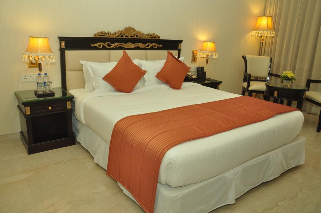 Royal Tulip Navi Mumbai Hotell Exteriör bild