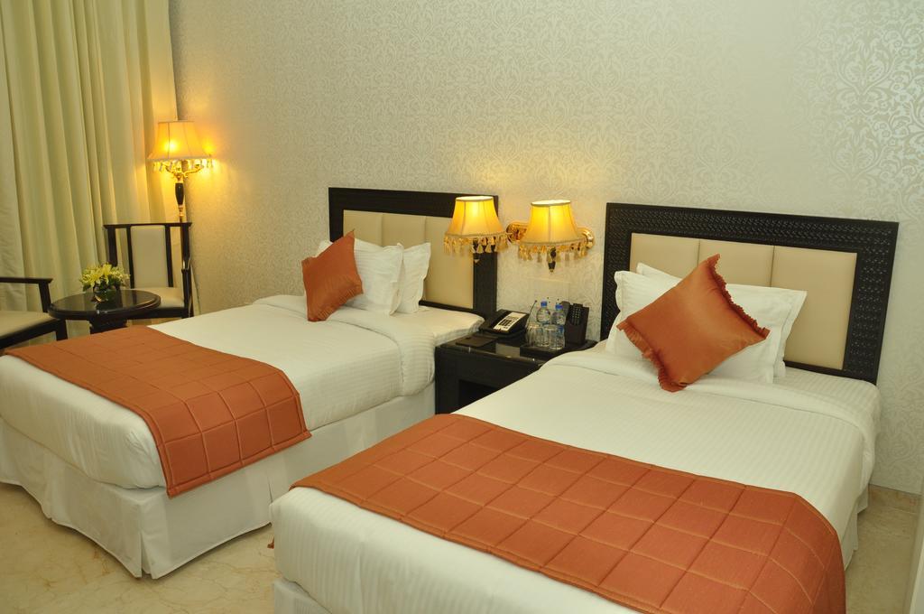 Royal Tulip Navi Mumbai Hotell Exteriör bild