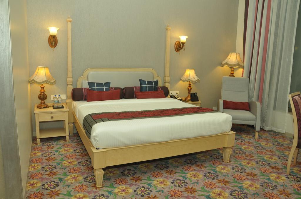 Royal Tulip Navi Mumbai Hotell Exteriör bild