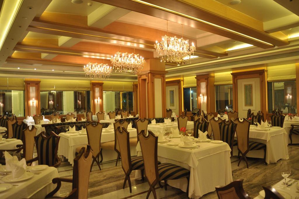Royal Tulip Navi Mumbai Hotell Exteriör bild