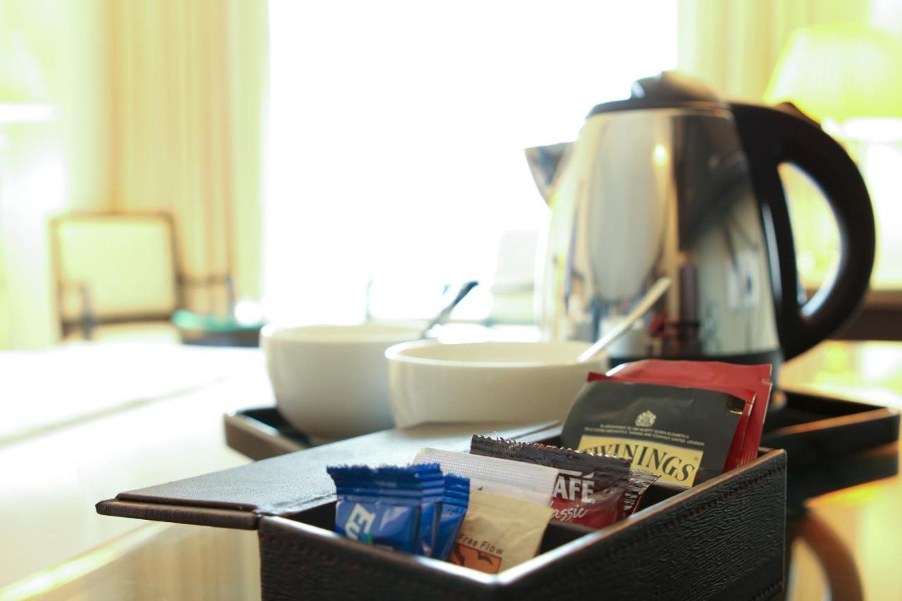 Royal Tulip Navi Mumbai Hotell Exteriör bild