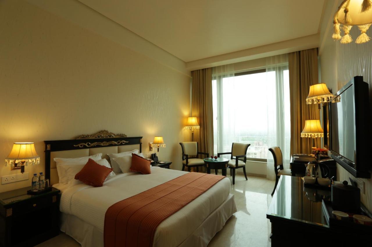 Royal Tulip Navi Mumbai Hotell Exteriör bild